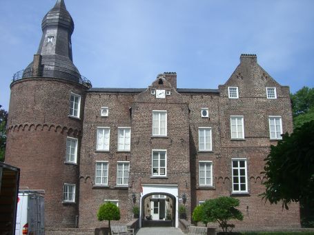 Bergen : Kasteel Well, Vorderseite der Hauptburg